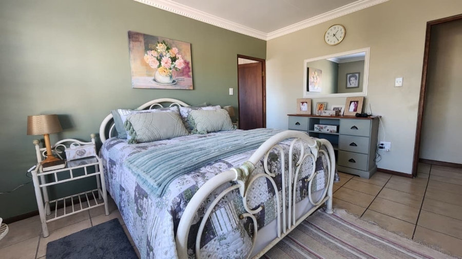 5 Bedroom Property for Sale in Country Club Western Cape